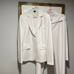 White united Colors of Benetton suit size 8